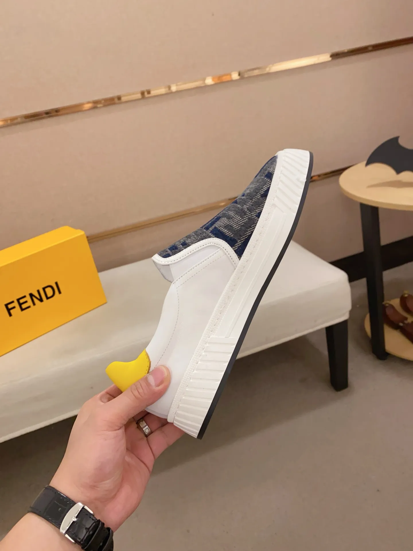 Men's shoes 💰 400💰 (fendi) New style 👊🏻 upper 🇮🇹 imported cowhide fabric 🇩🇪 lining imported sheepskin lining. The original outsole is molded to highlight the identity of every man, and the upper foot is elegant and stable🚶🏻🚶🏻The high-end custom counters reproduce the original version📯No matter the wind or rain, the shoe last remains unchanged and can withstand the verification of time🔍️,🔵 Size: 38-44